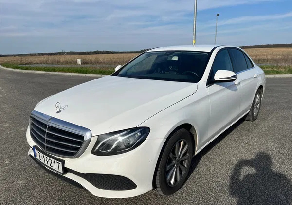 samochody osobowe Mercedes-Benz Klasa E cena 99900 przebieg: 142000, rok produkcji 2017 z Góra